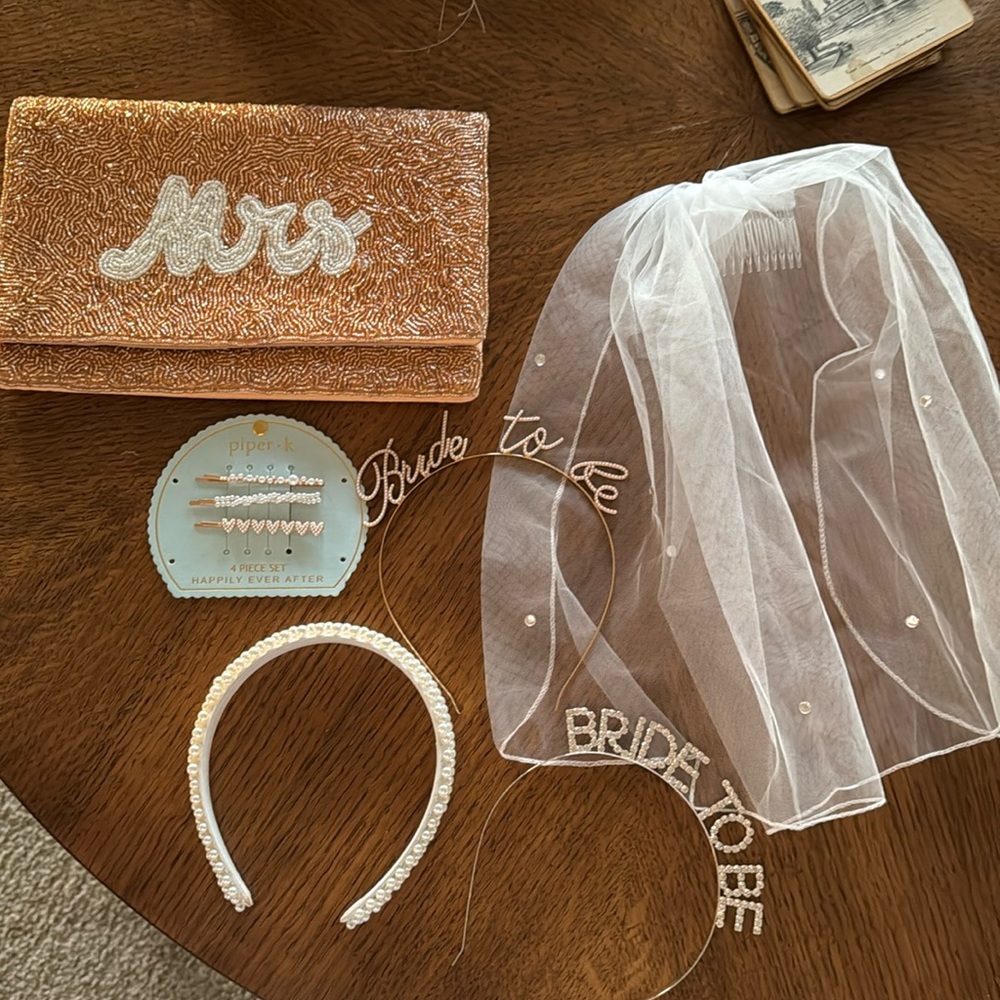 Bridal accessories Bride to Be headband | Pearl headband | Mini Veil | MRS purse
